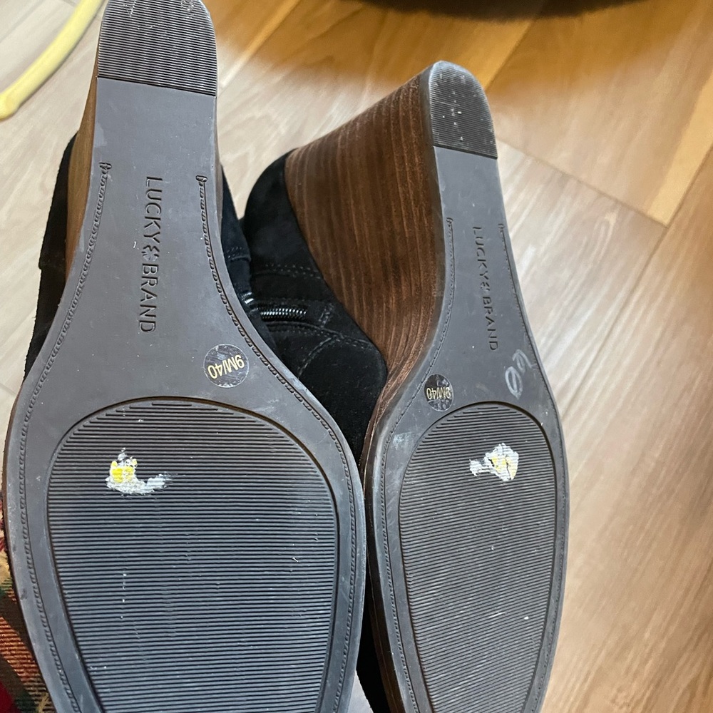 Shoes - Picture 5 of 8